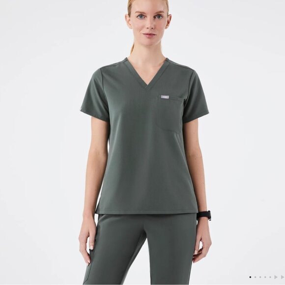 FIGS Women's Catarina 1-pocket Scrub Top - Bonsai - M - Picture 1 of 6
